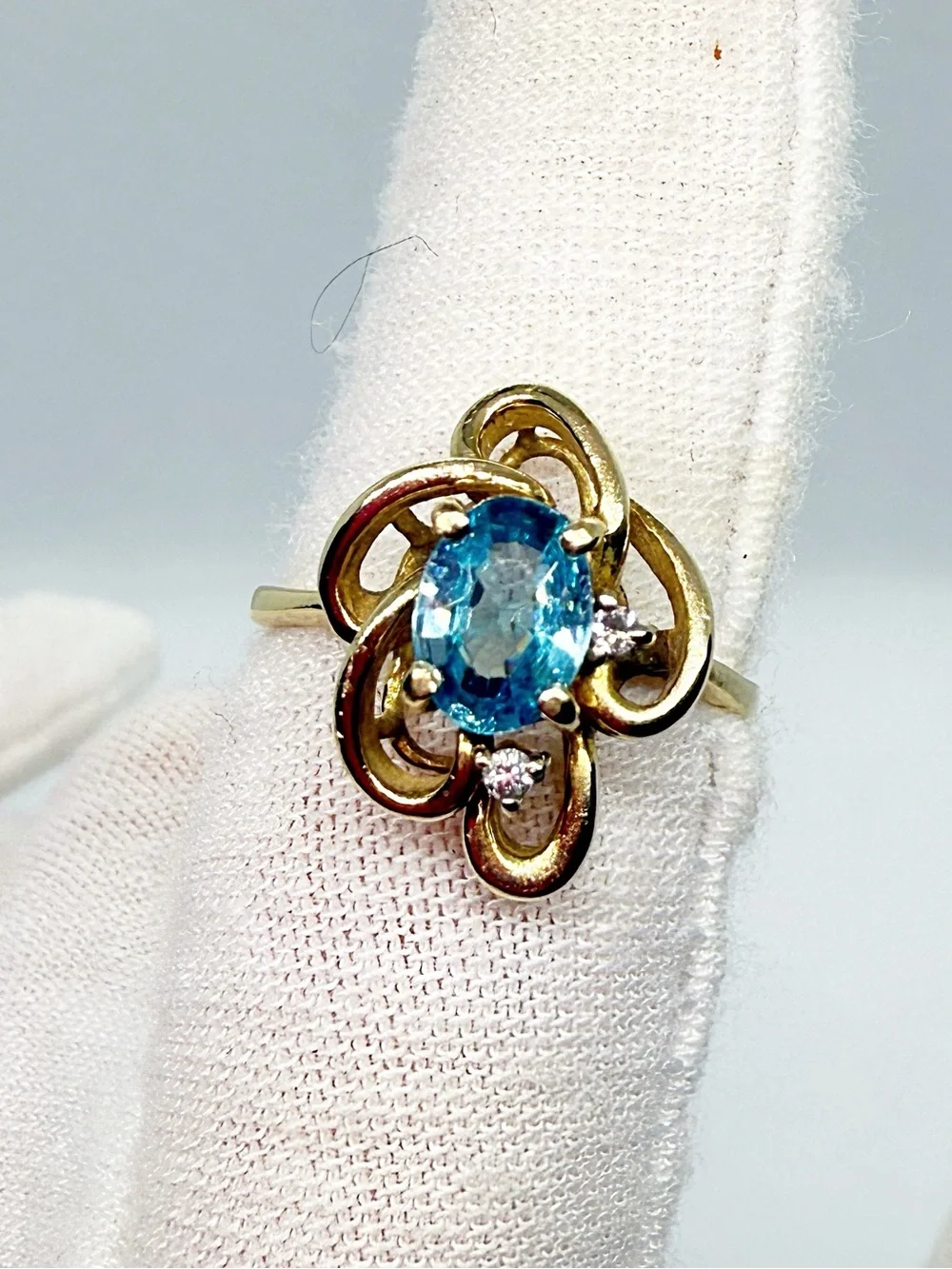 N/A elegant gold